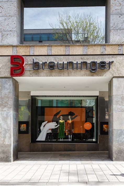 breuninger.com.